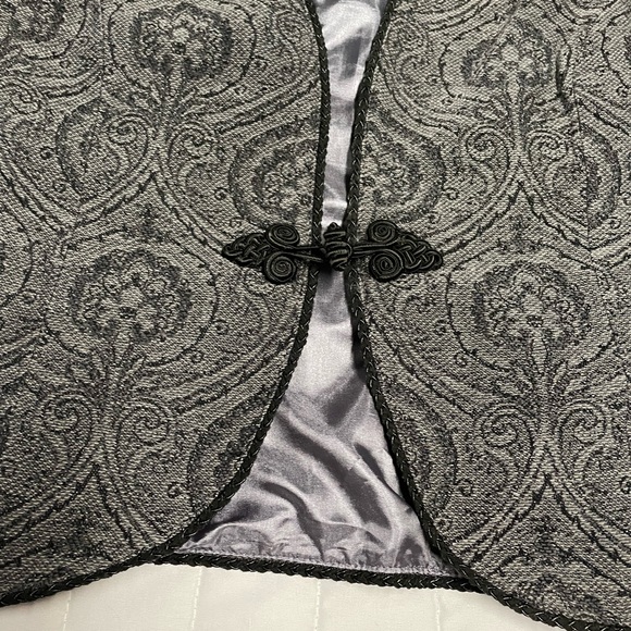 Vintage 100% virgin wool Pendleton vest with ornate toggle closure size small - Picture 3 of 7